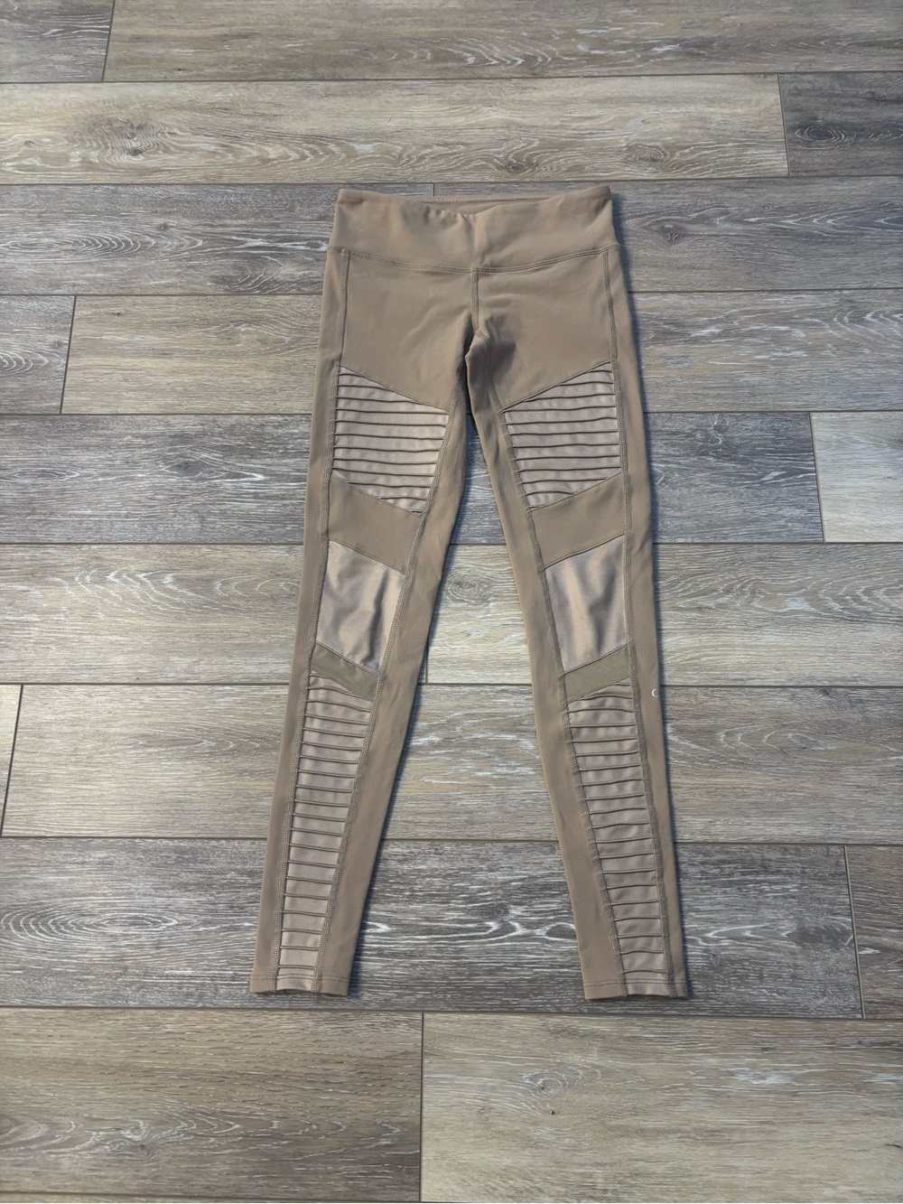 Alo Yoga Moto Leggings Sz XS Neutral Tan Ribbed Gym Workout Activewear Run Walk